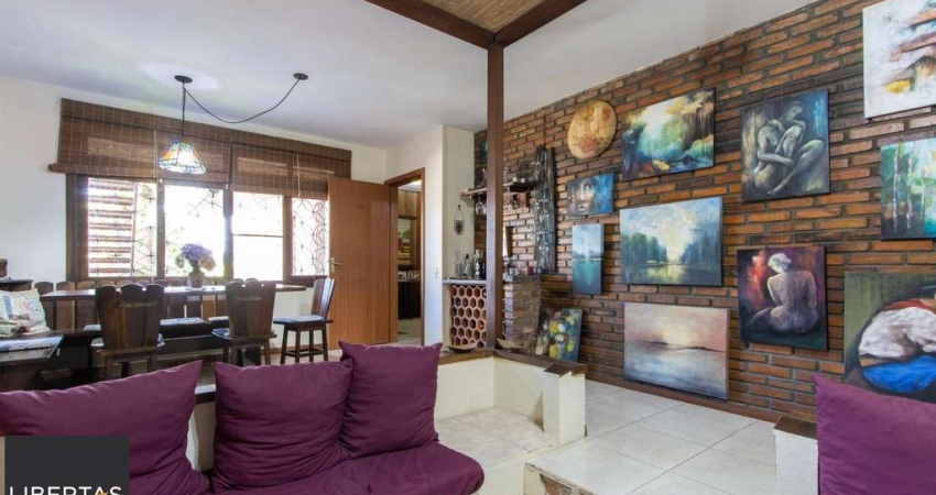 Casa de Alvenaria, possui 3 dormitórios, uma suíte, hall de entrada, lavabo,  living com lareira, cozinha ampla com armários, área gourmet com churrasqueira, corredor, pátio e 4 vagas de garagem, uma 