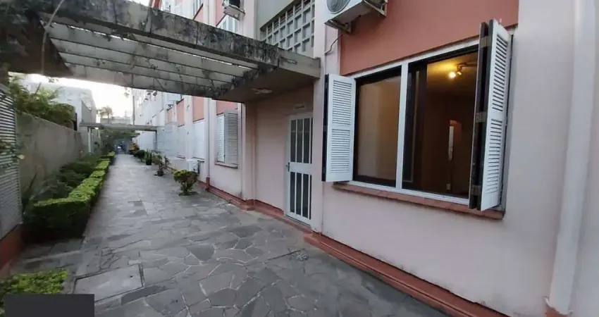 Apartamento térreo, 2 dormitórios. 2 banheiros, demais peças, Menino Deus