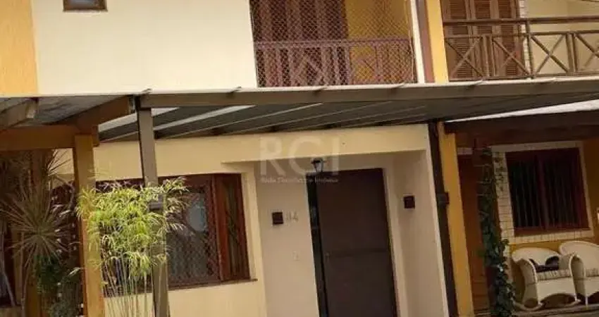 Casa com 3 quartos à venda na Avenida Edgar Pires de Castro, 1286, Hípica, Porto Alegre