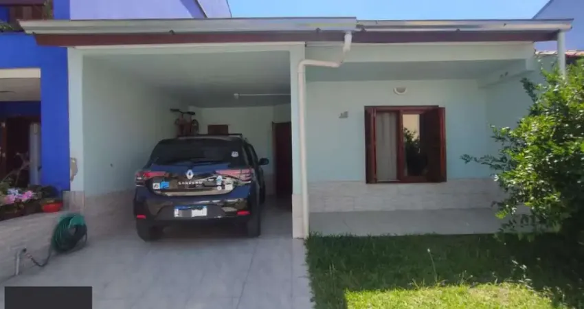 Casa em condomínio no bairro Guarujá