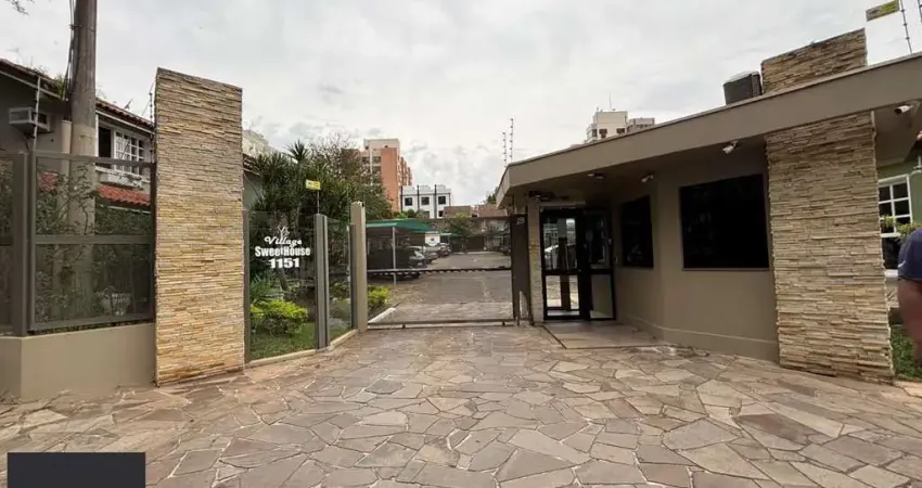 Excelente Casa em Condomínio Fechado 2 Dormitórios Recém Reformada