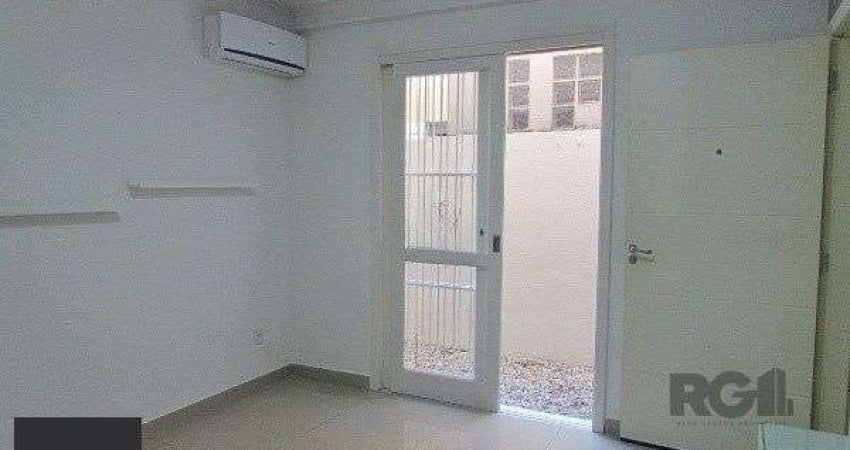 Apartamento com 1 Dormitório e Pátio Privativo no Bairro Petrópolis