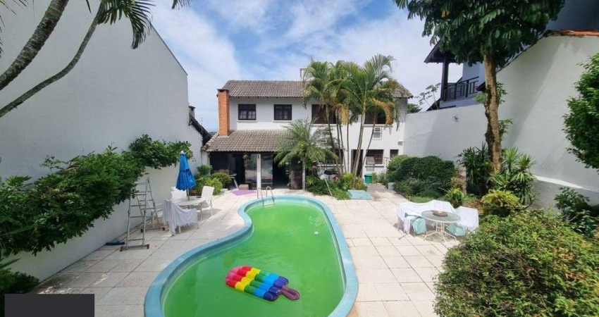 Casa Bairro Jardim Isabel/ Amplo Pátio / Piscina / 3 Dormitórios
