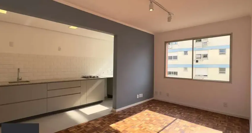 APARTAMENTO 1 DORMITÓRIO, TOTALMENTE REFORMADO, DE 44M² NO CENTRO HISTÓRICO