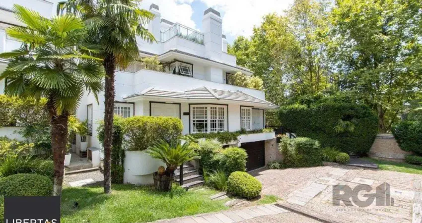 Casa em condominio, mobiliada com 741m² privativos , com 3 suítes- master