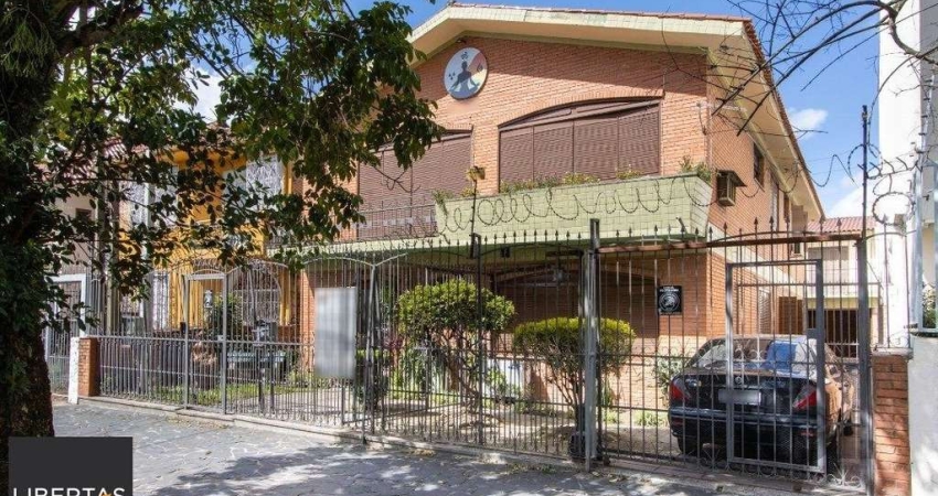 Casa com 07 dormitórios, no bairro Santana, à venda