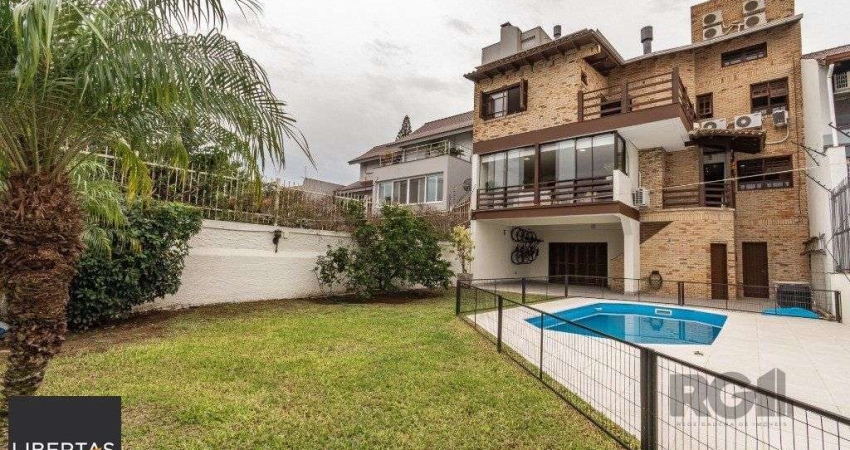 Casa de 484m², 4 dormitórios, 8 vagas no bairro Chácara das Pedras!