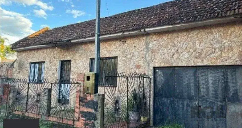 Terreno de 300m² com casas, no bairro Cavalhada, Porto Alegre/RS