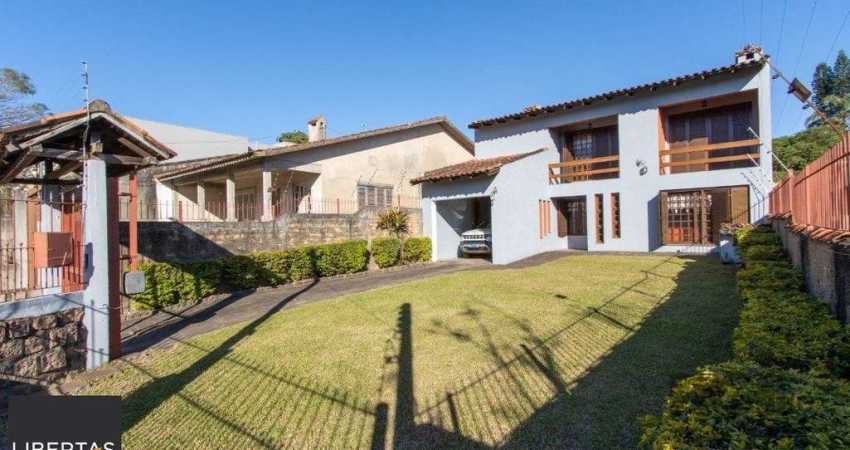 Casa para Venda - 300m², 3 dormitórios, sendo 1 suites, 4 vagas - Tristeza