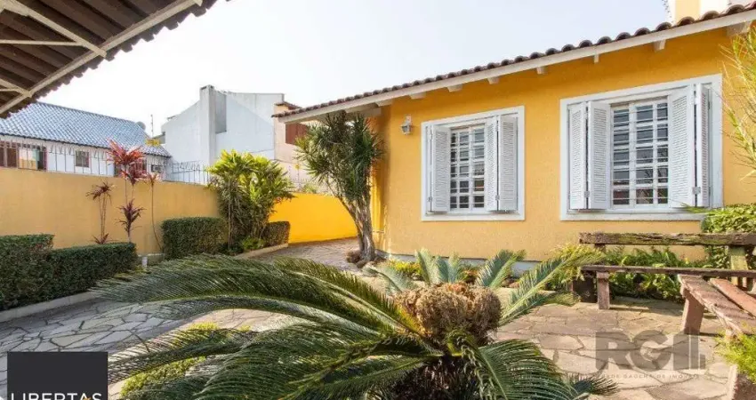 Casa para Venda - 254m², 4 dormitórios, sendo 3 suites, 5 vagas - Espirito Santo