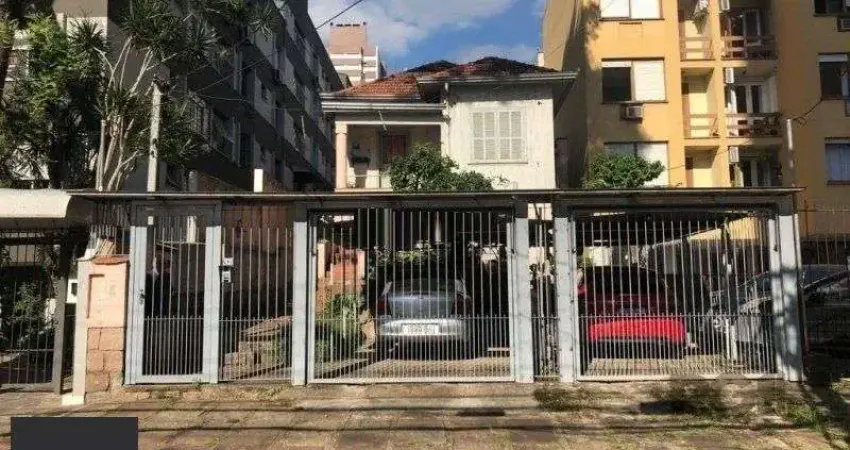 Terreno amplo com 8,80m²x63,50m² de área total, excelente localização no Bairro Petrópolis