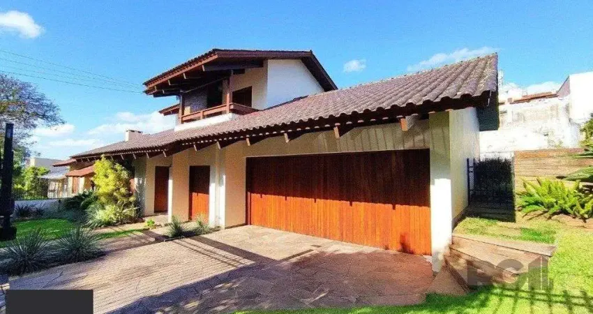 Excelente casa de 300m² com 03 dormitórios sendo 02 suítes.