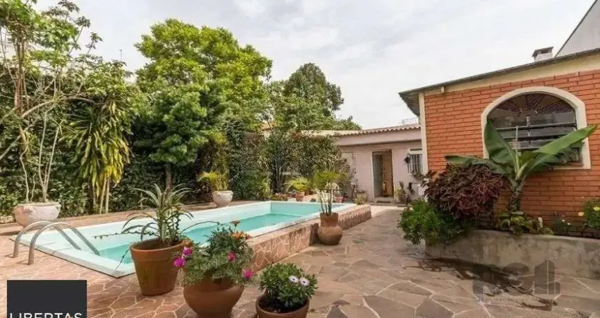 CASA PRÓXIMA AO PONTAL, com 5 vagas, 3 dormitórios!