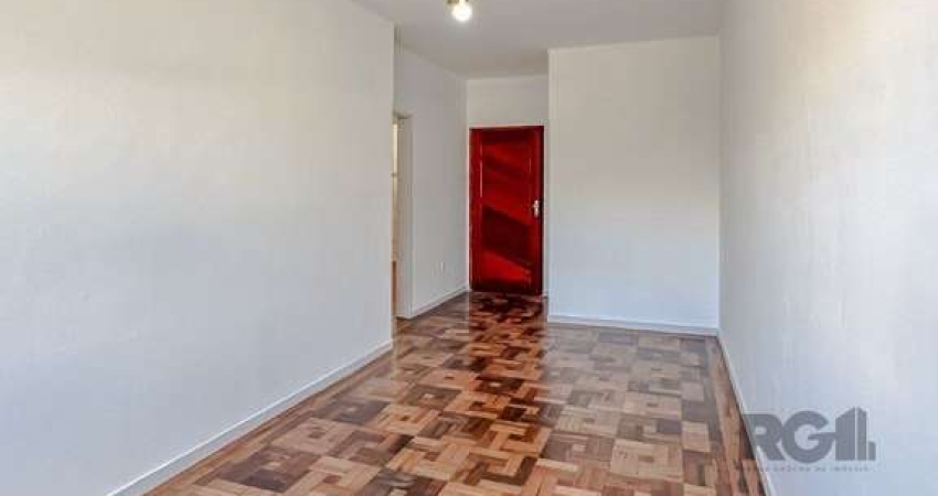 Ótimo apartamento  de 2 dormitórios, sala de estar e sala de jantar, banheiro social e banheiro auxiliar, cozinha  e área de serviço. Iluminado, silencioso.
