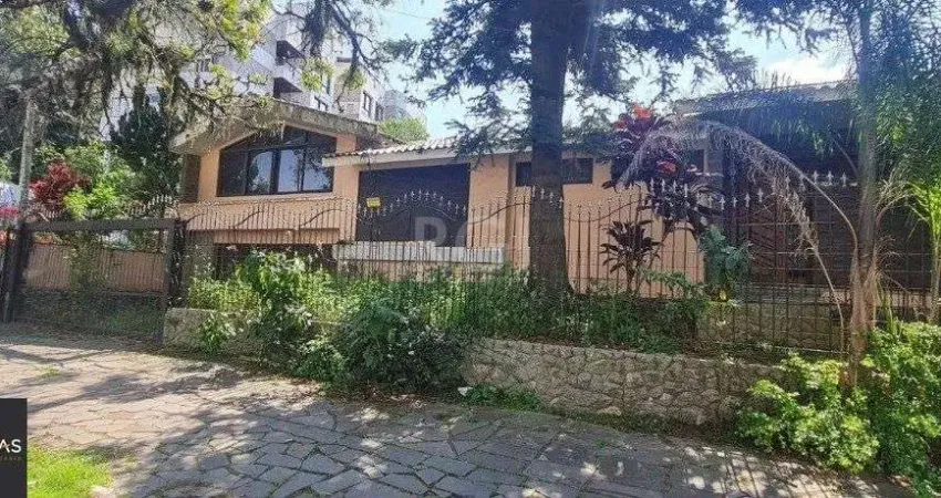 Casa para Venda - 400m², 4 dormitórios, sendo 1 suites, 4 vagas - Jardim Lindóia