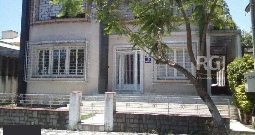 Casa para Venda - 510m², 6 dormitórios, sendo 1 suites, 3 vagas - São João