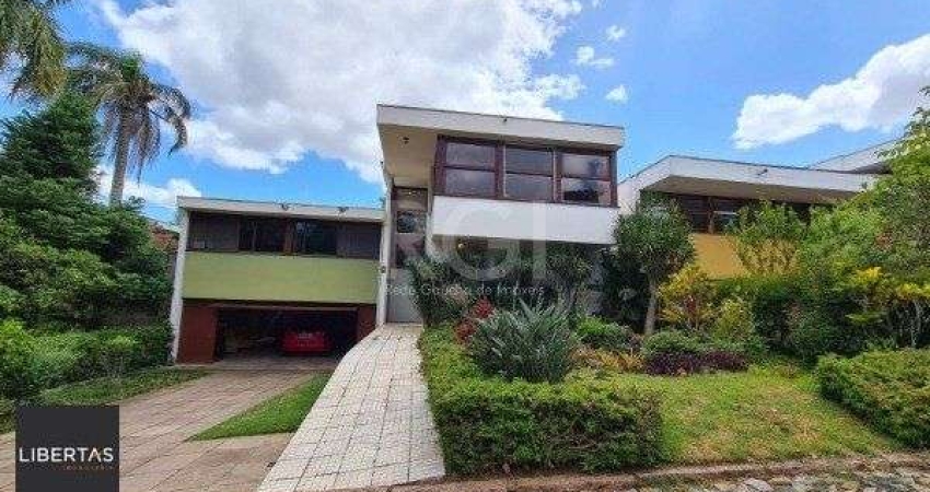 Casa Condominio para Venda - 300m², 4 dormitórios, sendo 1 suites, 2 vagas - Santa Tereza