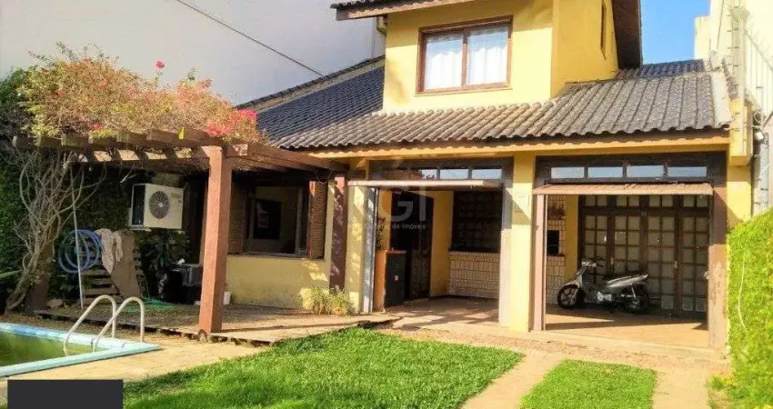 Casa para Venda - 219m², 3 dormitórios, sendo 1 suites, 4 vagas - Menino Deus