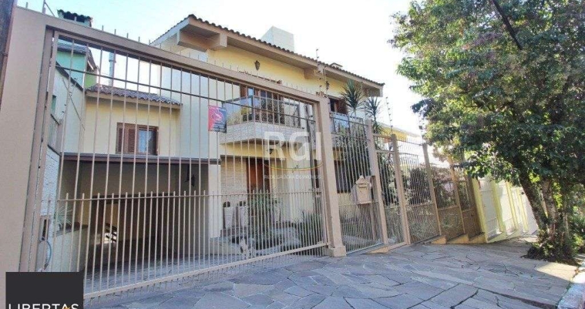 Casa para Venda - 250m², 3 dormitórios, sendo 1 suites, Teresópolis