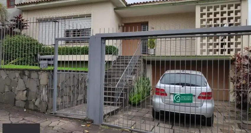 Casa para Venda - 460m², 3 dormitórios, 3 vagas - Três Figueiras