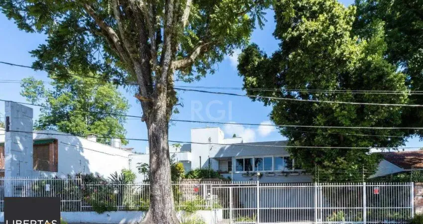 Casa com 3 quartos à venda na Rua Maracá, 51, Vila Assunção, Porto Alegre