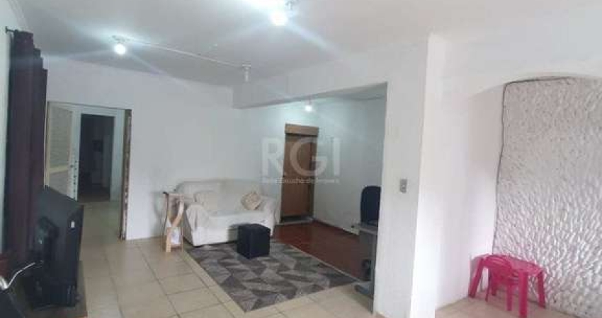 Casa para Venda - 226.9m², 5 dormitórios, sendo 2 suites, 5 vagas - Teresópolis