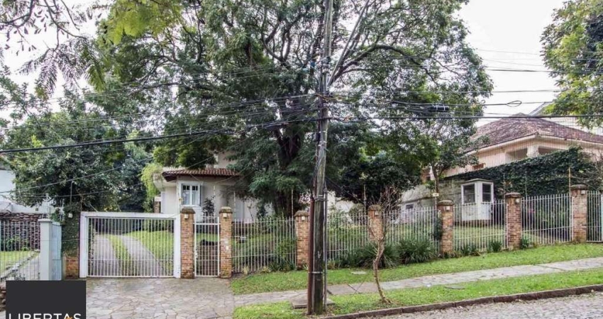 Casa para Venda - 489m², 4 dormitórios, sendo 2 suites, 3 vagas - Cristal