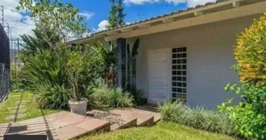 Casa com 3 quartos à venda na Rua Carlos Huber, 91, Três Figueiras, Porto Alegre