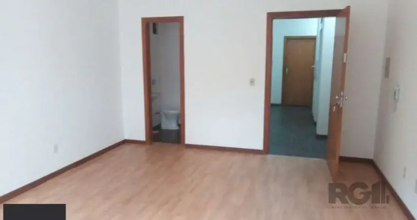 SALA COMERCIAL DESOCUPADA, NO BAIRRO CENTRO HISTÓRICO, EM PORTO ALEGRE, RS