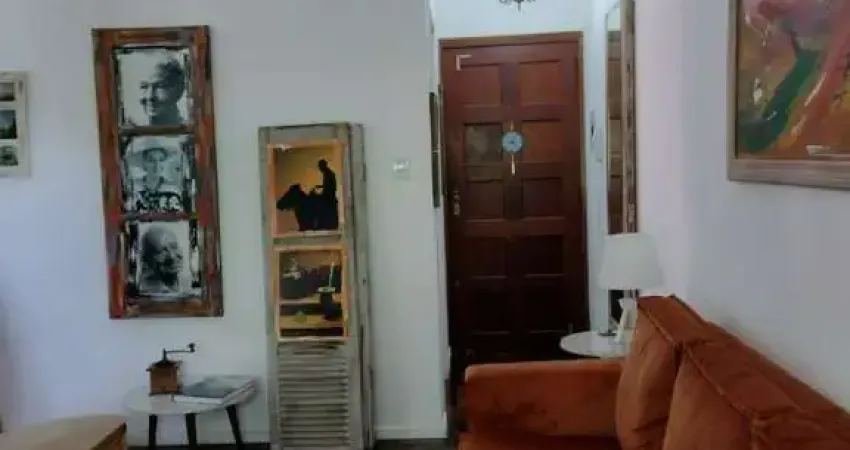 Apartamento de 2 dormitórios,  sala, cozinha, área de serviço separada, banheiro social