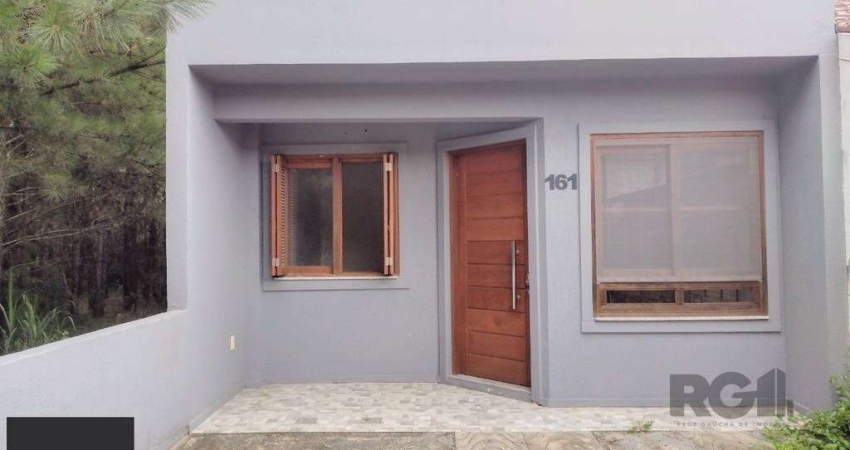 CASA TÉRREA - 2 DORMITÓRIOS, ÁREA COBERTA COM CHURRASQUEIRA , TERRAÇO - 02 VAGAS