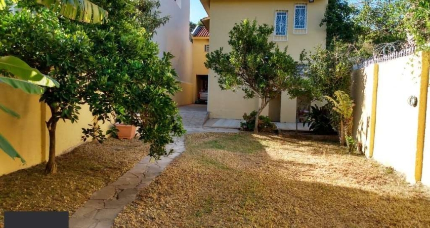 Casa ampla com pátio no Bairro Cristal, com 4 quartos