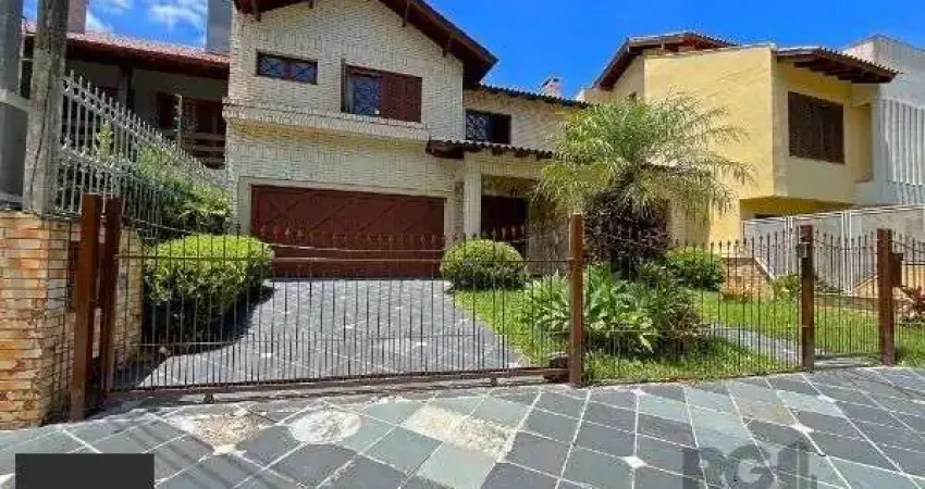 Casa em Porto Alegre, no bairro Ipanema, com 3 dormitório(s), e 3 banheiros, à venda.