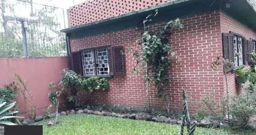 Casa em Porto Alegre, no bairro Pedra Redonda, com 2 dormitório(s), e 2 banheiros, à venda.