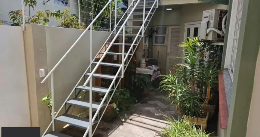 Apartamento com 2 dormitórios e 69m² de área privativa no Bairro Auxiliadora