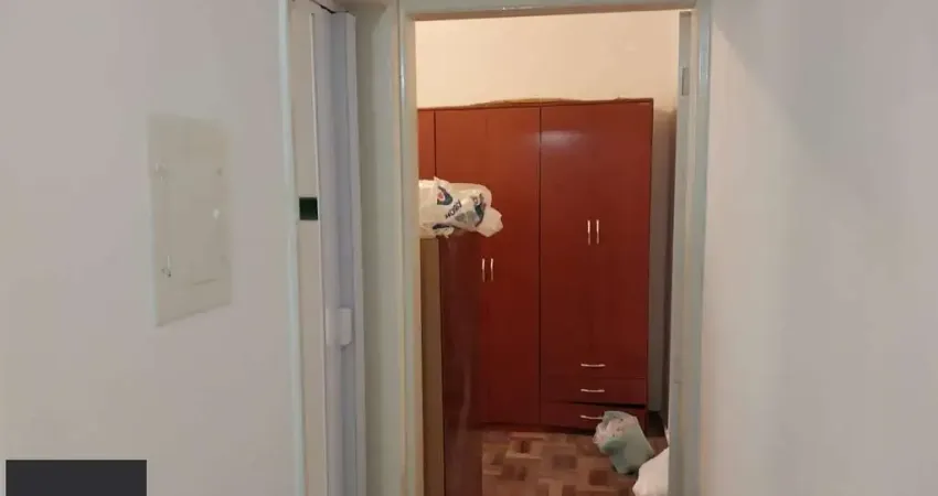 Oportunidade, partamento 1 dorm. demais peças, Trav. do Carmo.