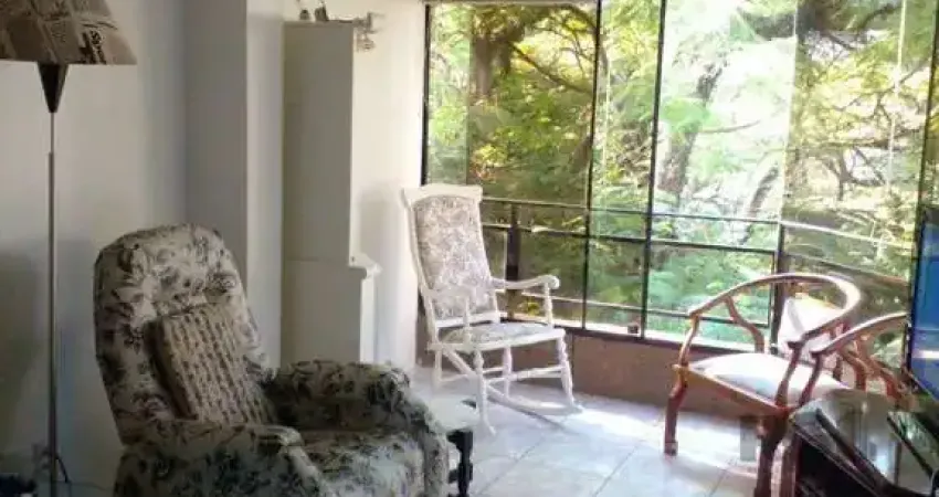 Apartamento de 2 dormitórios, 2 banheiros e 1 vaga de garagem no Bairro Petrópolis