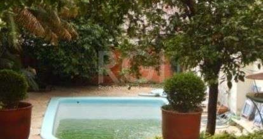 Casa de 4 quartos e 4 vagas para comprar no Bairro Mont Serrat