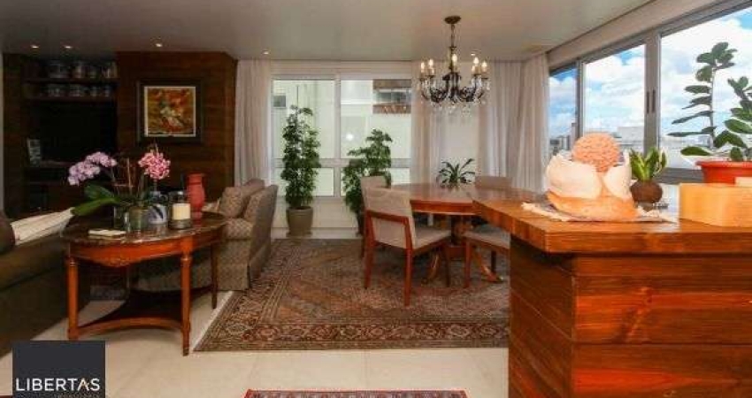Vende-se amplo apartamento de 195m², 3 Suítes, 3 Vagas, localizado no bairro Bela Vista