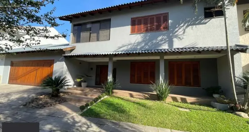 Casa em Condomínio com 03 quartos (01 suíte com closet) e 06 vagas no Ecoville