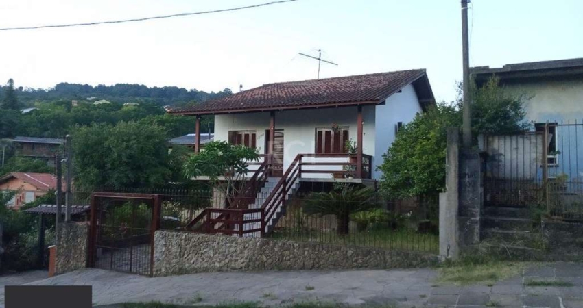 Excelente Casa - 175m², 3 dormitórios, sendo 1 suites, 3 vagas - Vila Nova, Porto Alegre