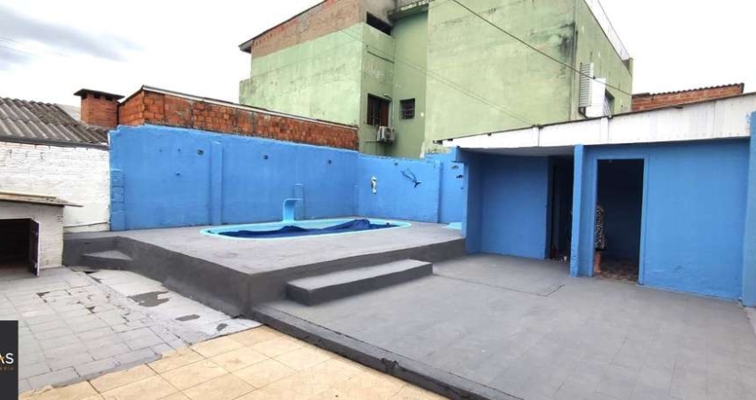 Casa no Sarandi de 2 dormitórios e pátio com piscina