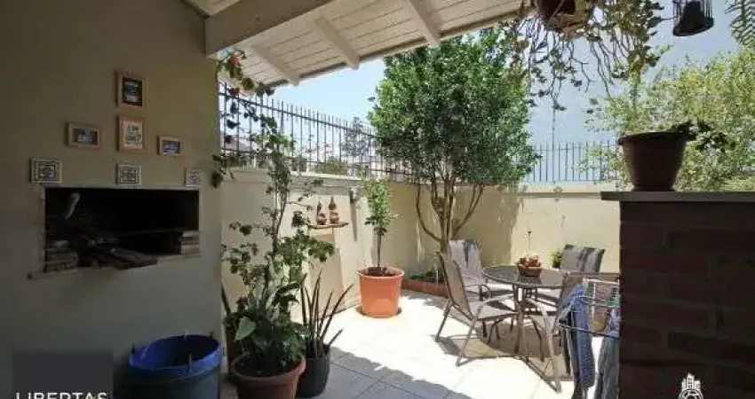 Casa para Venda - 78m², 3 dormitórios, sendo 1 suites, 2 vagas - Guarujá