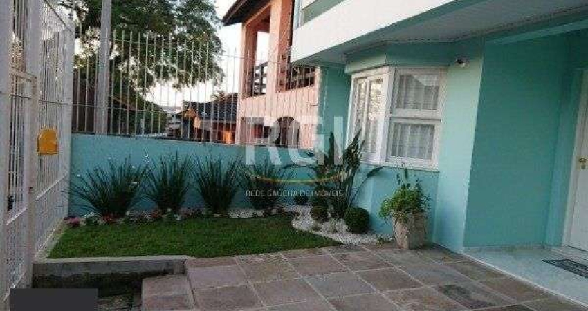 Casa em Porto Alegre, no bairro Espirito Santo, com 4 dormitório(s), e 4 banheiros, à venda.
