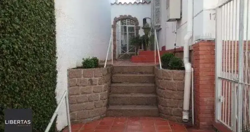 Casa para Venda - 400m², 3 dormitórios, sendo 1 suites, 2 vagas - Glória