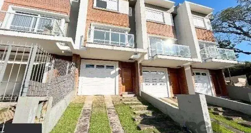 Sobrado para Venda - 100m², 3 dormitórios, sendo 3 suites, 2 vagas - Portal Do Guarujá