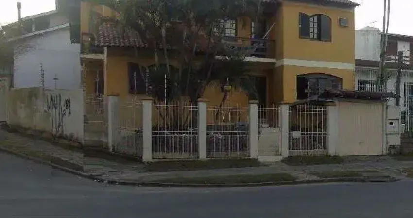 Casa para Venda - 306.3m², 3 dormitórios, sendo 1 suites, 2 vagas - Urubatã