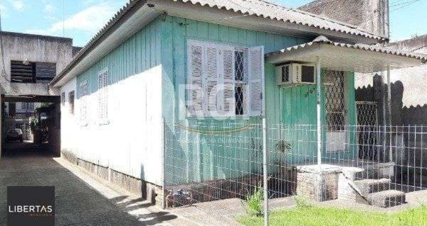 Casa para Venda - 500m², 3 dormitórios, 6 vagas - Tristeza