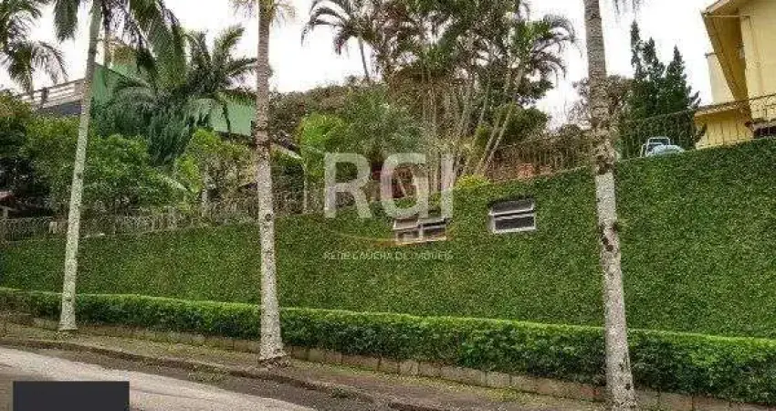 Casa para Venda - 741m², 5 dormitórios, sendo 3 suites, 9 vagas - Espirito Santo