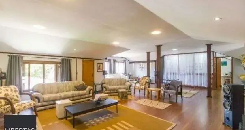 Casa para Venda - 300m², 4 dormitórios, sendo 1 suites, 8 vagas - Imperial Parque